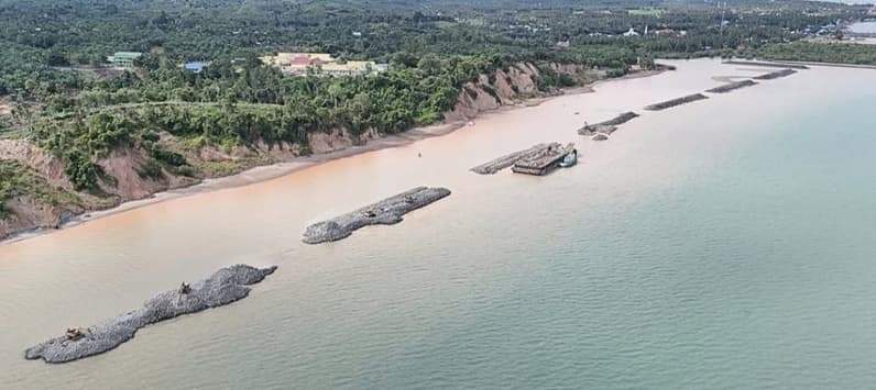 Breakwater yang terpasang di sepanjang pesisir Sebatik (Foto: BP2JK Kaltara)