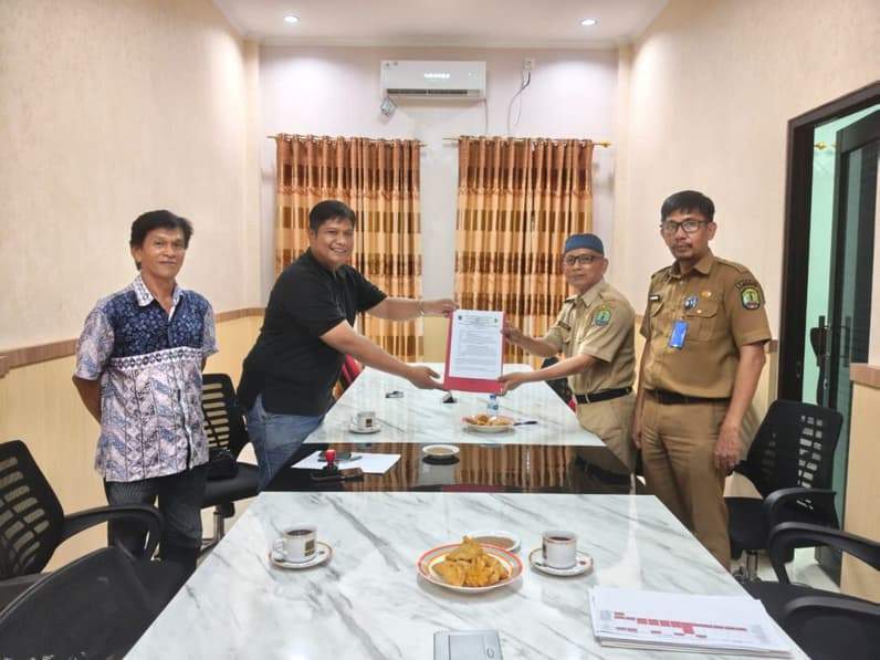 Ketua FKDM Nunukan Fandi bersama Kepala Kesbangpol Nunukan Hasan Basri (Foto: FKDM Nunukan)