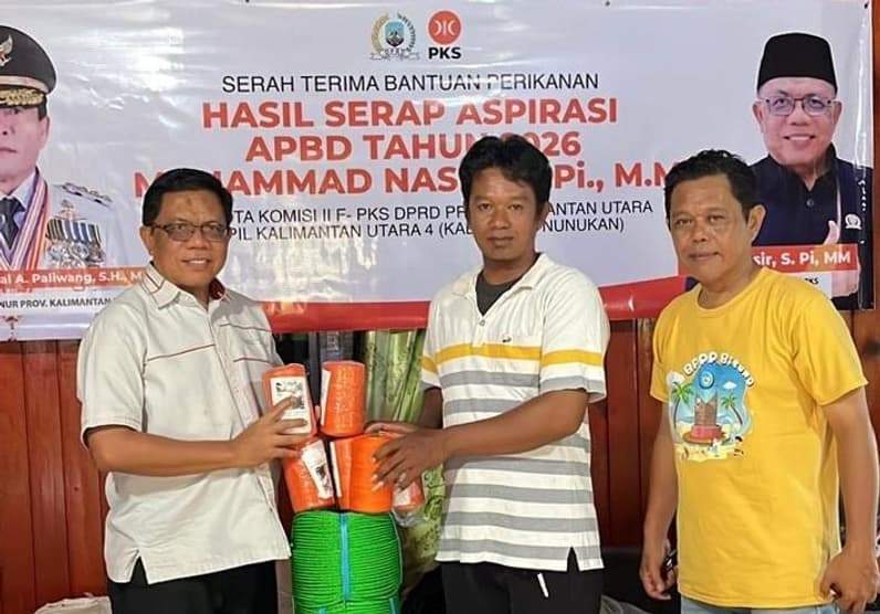 Penyerahan bantuan sektor perikanan budidaya melalui jalur pokok pikiran Anggota Fraksi PKS DPRD Kaltara, Muhammad Nasir. (Foto: Istimewa)