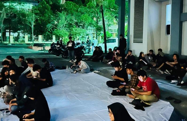 Nobar film dokumenter Makin Ditekan, Makin Melawan” Perdana Tayang di Samarinda, Kaltim di lingkungan Universitas Mulawarmam. (Foto: Herdi/Pusaranmedia.com)