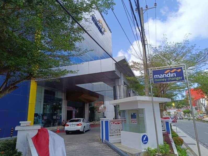 Kantor Cabang Bank Mandiri di Jalan Jenderal Sudirman, Balikpapan, Rabu (26/8/2026). (Foto: Achmad Fadillah/Pusaranmedia.com)