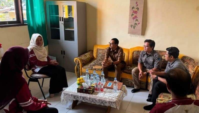 Diskominfo Berau melakukan monitoring dan evaluasi pengelolaan website kecamatan di wilayah pesisir. (Foto: Diskominfo Berau)