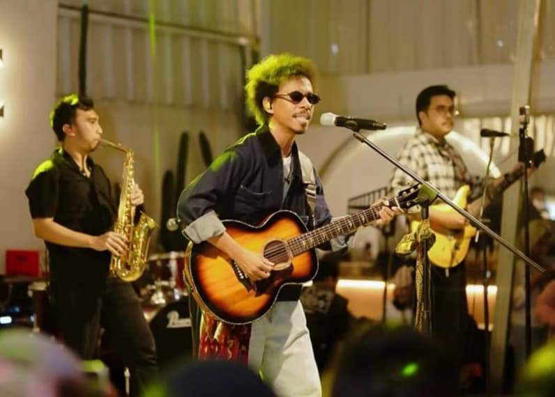 Komika dan Penyanyi solo Raim Laode akan tampil di Festival Merah Putih di Samarinda. (Foto: Raim Laode Official)