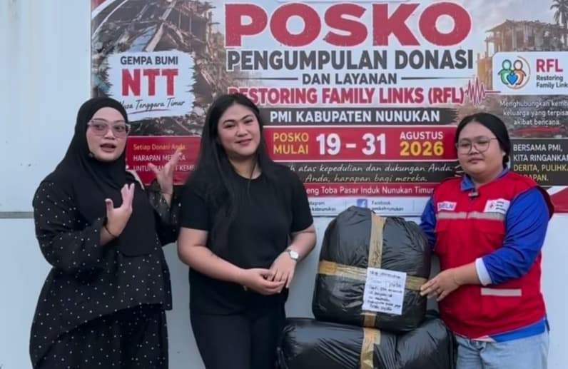Momen penyerahan bantuan untuk korban nencana di NTT melalui PMI Nunukan. (Foto: Istimewa)