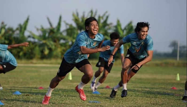 Skuad Persiba Balikpapan menjalani latihan sebelum pertandingan melawan Deltras FC di Gelora Delta Sidoarjo, Minggu (4/10/2026). (Foto: Media Official Persiba Balikpapan)