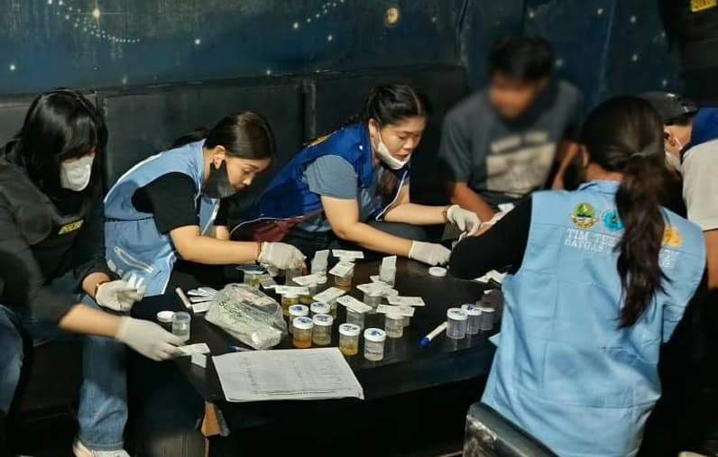 BNN Kota Bontang Melakukan Tes Urine di THM Bontang. (Foto: Lutfi Aziz/Pusaranmedia.com)