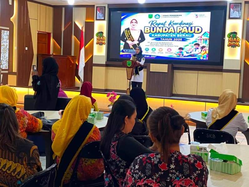 Sambutan Bupati berau saat membuka rapat koordinasi Bunda PAUD yang digelar di Ruang Rapat Sanggar Kegiatan Belajar (SKB). (Foto: Nur Hidayah/Pusaranmedia.com)