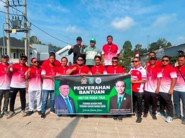 Atasi Angkutan Sampah, Desman Serahkan Motor Roda Tiga untuk Warga Tambak Rel Tenggarong