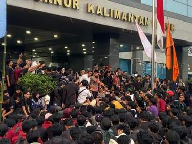 Di Hadapan Massa Aksi, Gubernur Kaltim bakal Copot Ajudan yang Sempat Intimidasi Mahasiswa