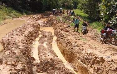 Jalan Rusak Lumpuhkan Distribusi di Krayan Selatan, Penjualan Beras Adan Terhenti