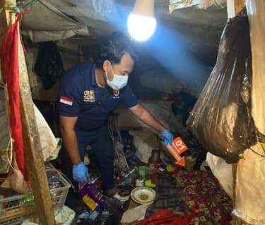 Lansia Ditemukan Meninggal Dunia di Rumahnya, Hanya Ditutupi Karung oleh Anaknya