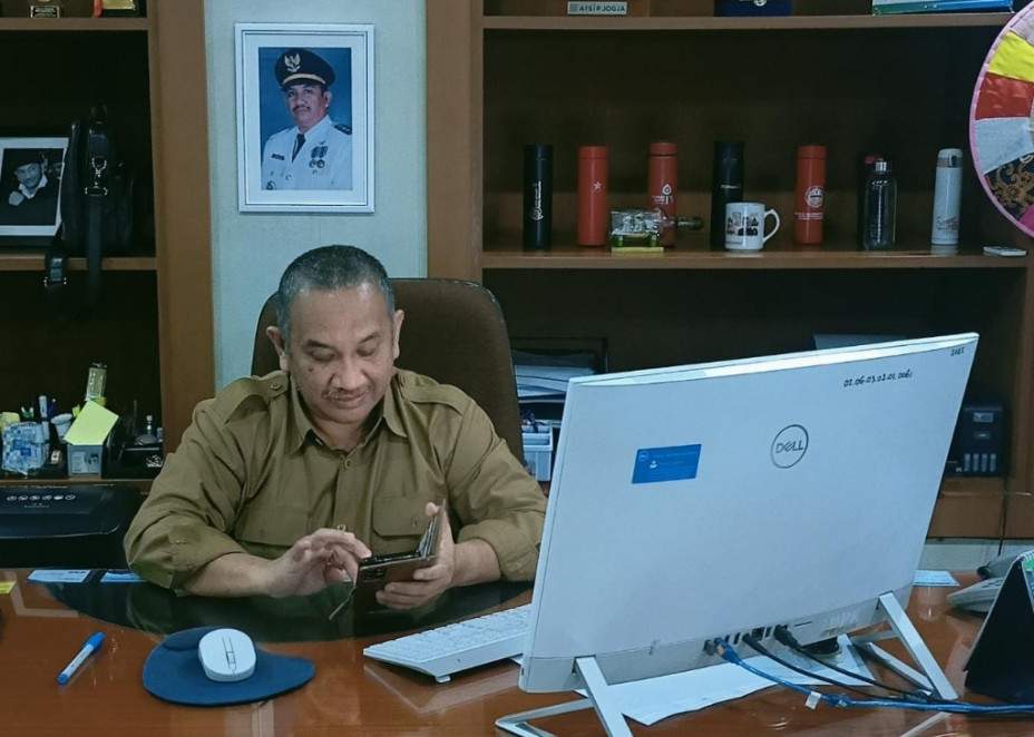 Kepala Dinas Perpustakaan dan Kearsipan Daerah Kaltim HM Syafranuddin saat ditemui di ruang kerjanya. (Foto: Herdi/Pusaranmedia.com)