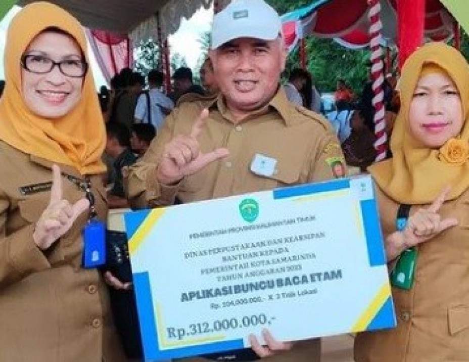 Mencerdaskan Melalui Literasi di Kota Tepian, DPK Kaltim Serahkan Buncu Baca Etam kepada Pemerintah Kota Samarinda